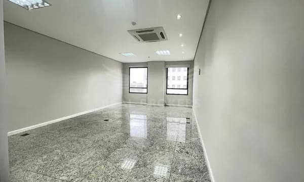 Sala comercial em excelente localização para venda em Alphaville