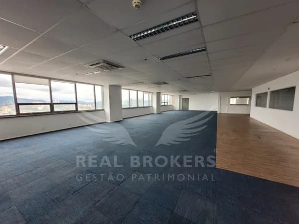 Laje comercial com 1.300m² para locação em Alphaville ao lado da Rodovia e Shopping