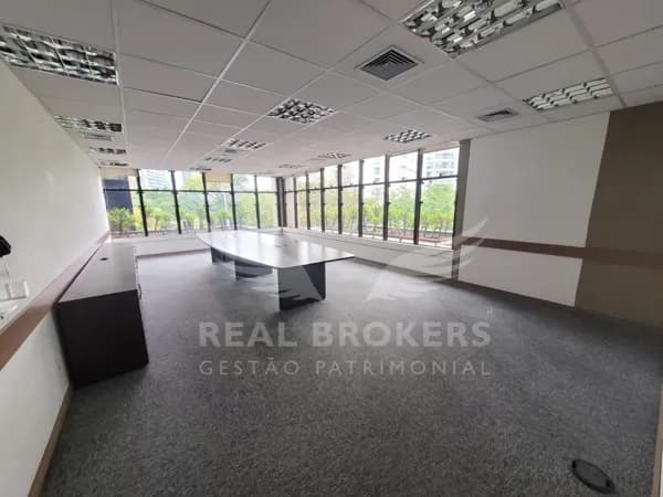 Laje corporativa para locação com 550m² em Alphaville
