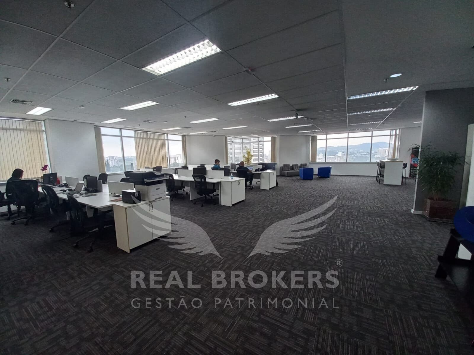 Sala comercial mobiliada com 339m² para locação em Alphaville