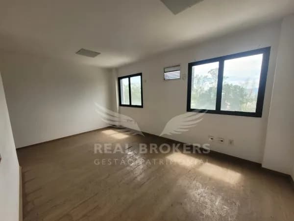 Sala comercial para locação com 140m² de área útil com copa em Alphaville
