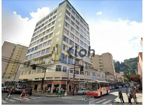 lindo apartamento no centro de Petrópolis, na Rua Paulo Barbosa.