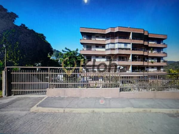 Lindo Apto de 2 Qts (1 suíte) em área nobre do Quitandinha!