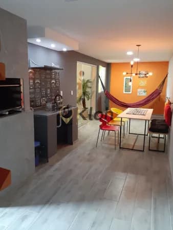 Casa no Centro 2 Qts (1 suíte Master) com 2 aptos em anexo