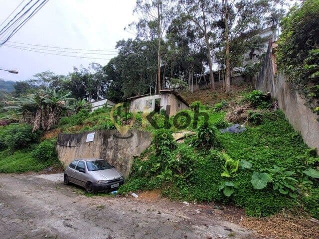 Terreno com 540 m2 , beira de rua na Mosela!