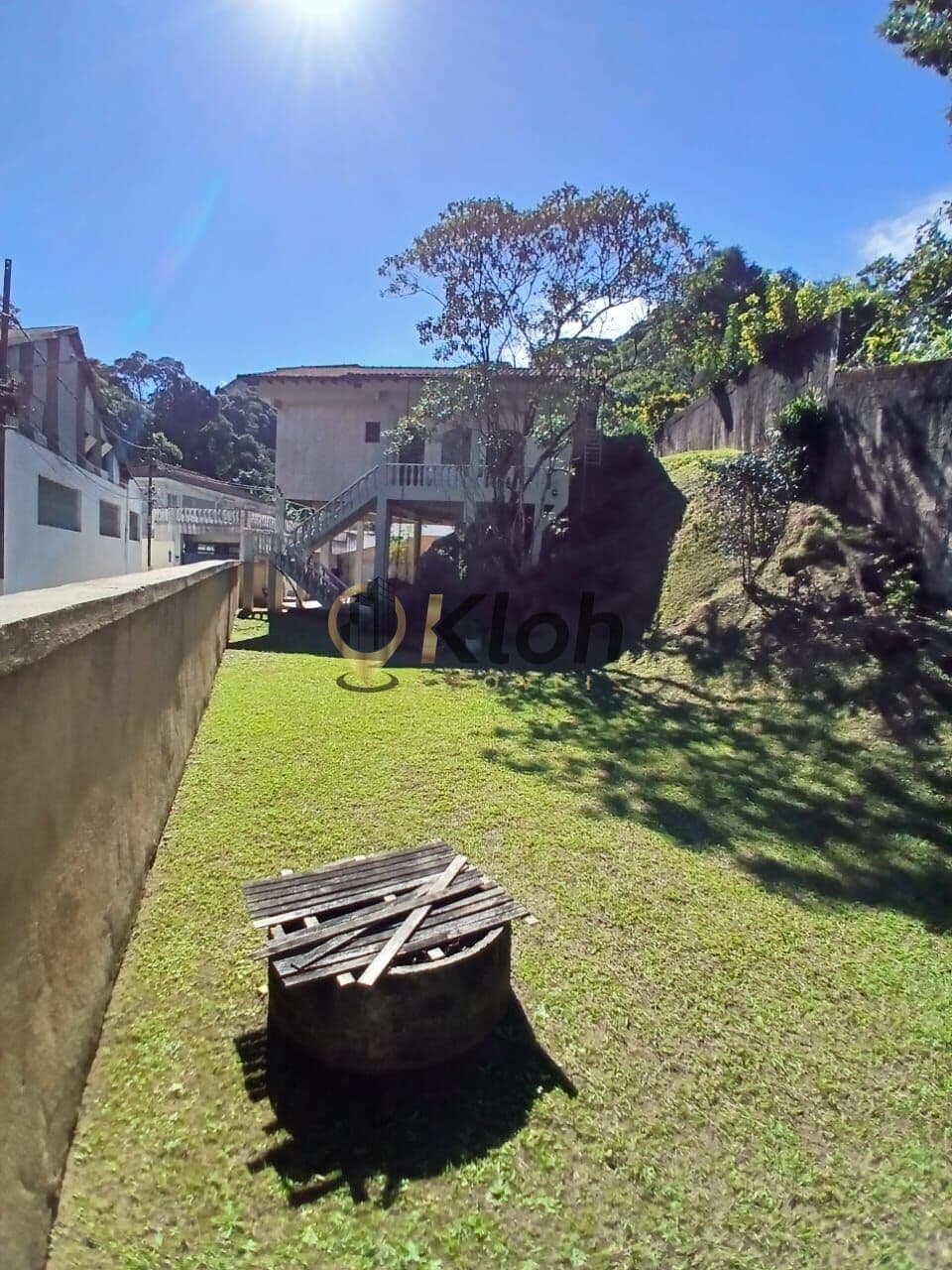 Linda Residencia com terreno plano e gramado. Rua Gal Rondon