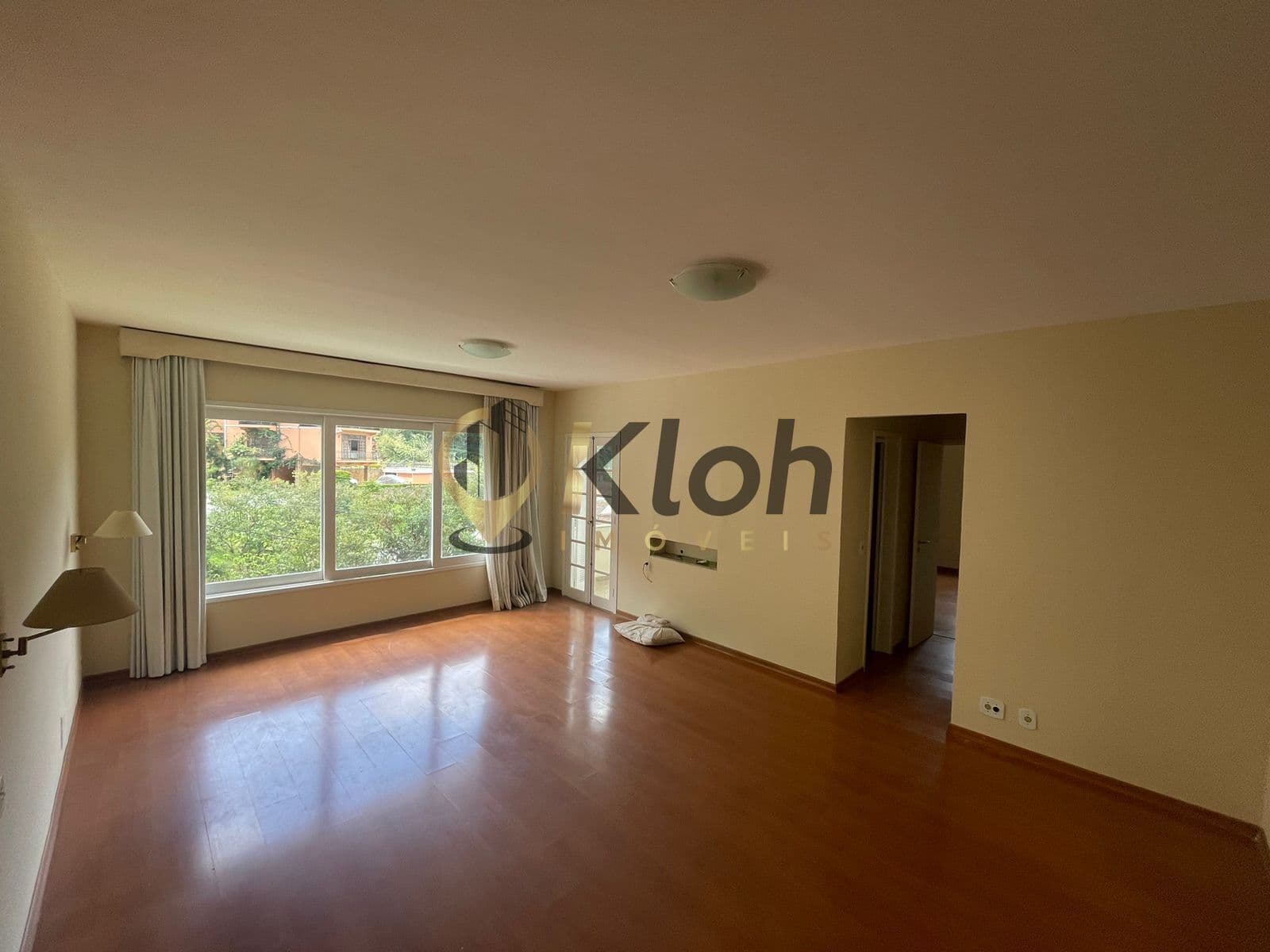 Maravilhosa Residencia no Quarteirao Ingelheim com 900mts de area construida