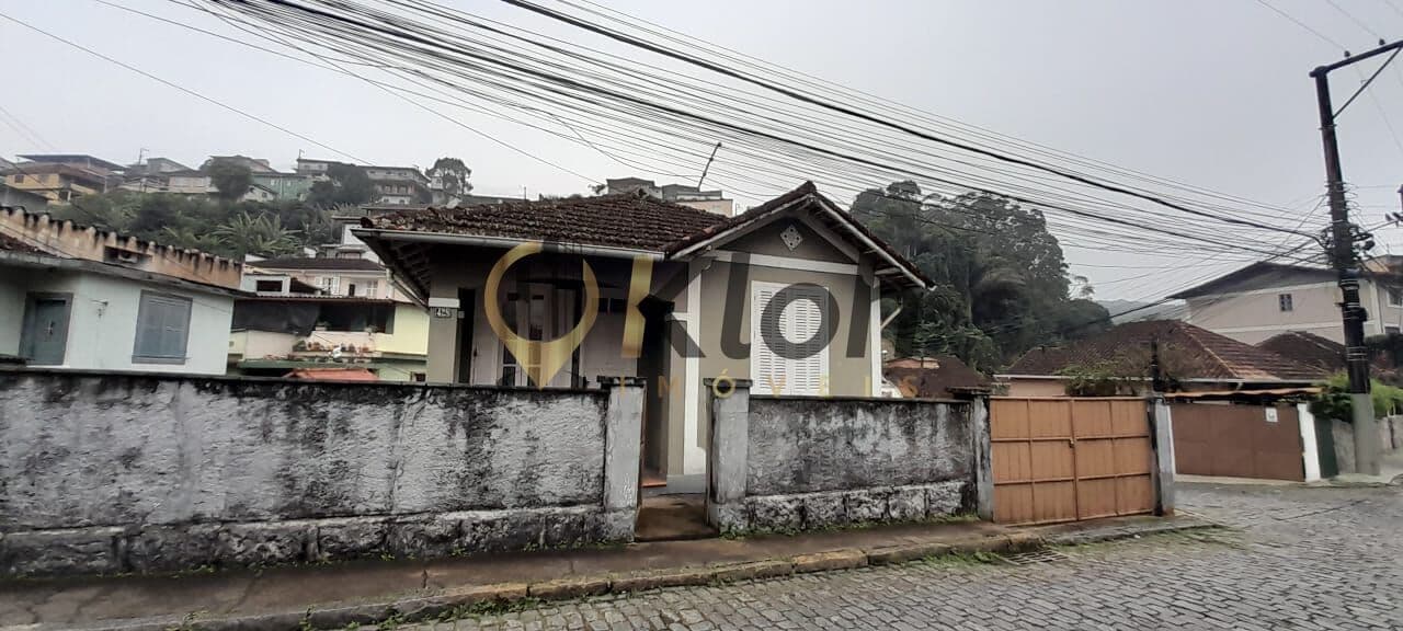 Praça Catulo - 2 Casas com garagem para 5 carros