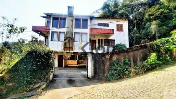 Excelente casa 3 Qts, no Centro de Petrópolis, proximo e escola Bom Jesus!