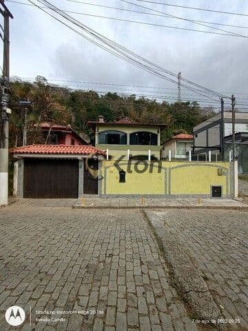 Linda Casa Duplex 4 Qts ( 3 Suítes ) próximo a praça de Correas!