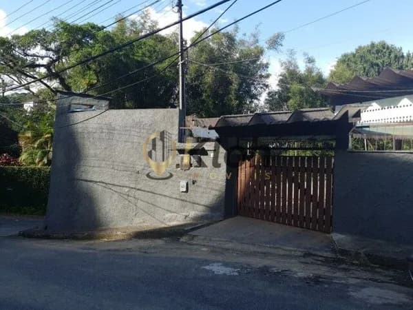 Casa com 3 Qts e piscina no Siméria