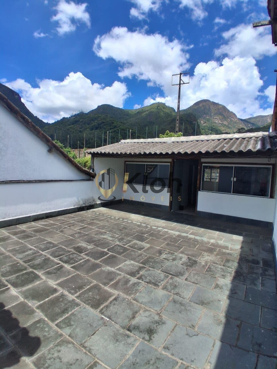Oportunidade! Casa com 3 quartos (uma suíte), no Morin!