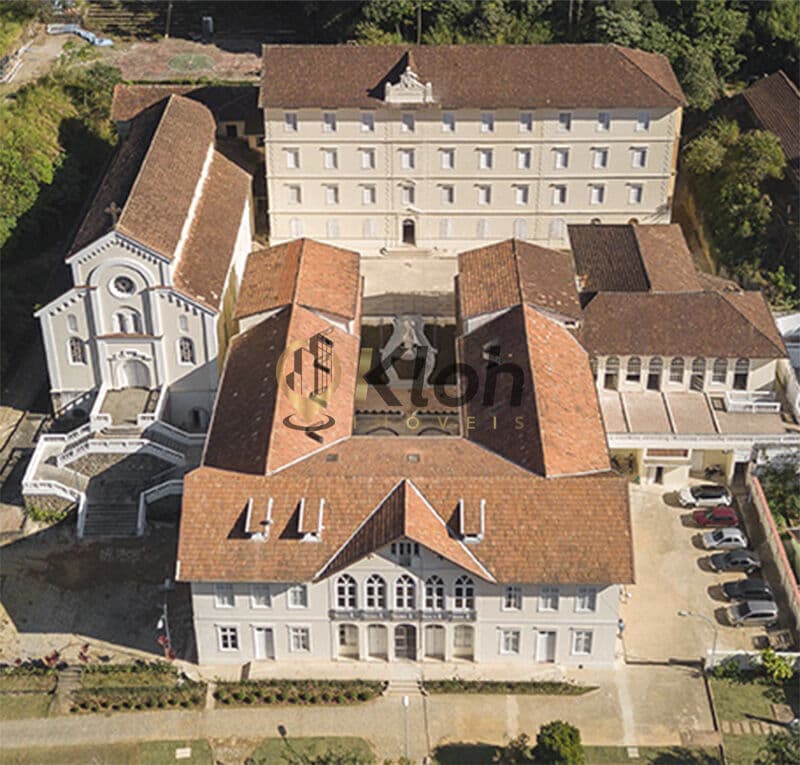 Flat no Centro de Petropolis - Ao Lado Faculdade da Barao do Rio Branco