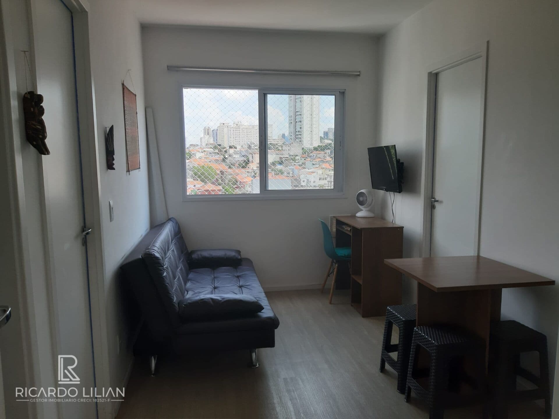 Apartamento no bairro do Cambuci, 2 dormitorios, 34m² em andar alto. A VENDA!!!