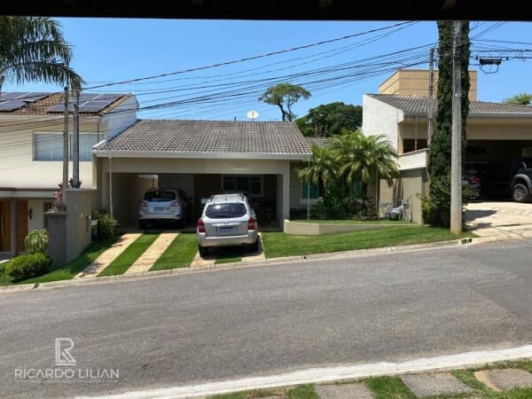 "Seu Novo Lar em Atibaia: Casa Térrea de Luxo em Condomínio Exclusivo!"