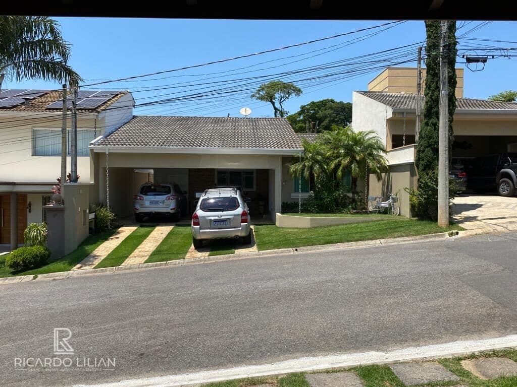 "Seu Novo Lar em Atibaia: Casa Térrea de Luxo em Condomínio Exclusivo!"