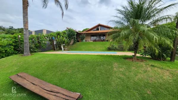 Maravilhosa Chacara na cidade de Atibaia - 3 dormitórios, piscina, espaço gourmet e 1000m² de terreno.