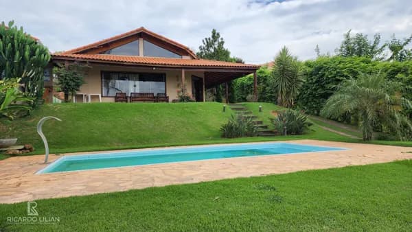 Maravilhosa Chacara de condominio em Atibaia - 3 dormitórios, piscina, espaço gourmet e 1000m² de terreno.