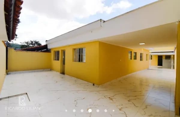 Casa térrea com 3 dormitórios sendo uma suíte localizada a poucos metros do Bosque Maia - Guarulhos