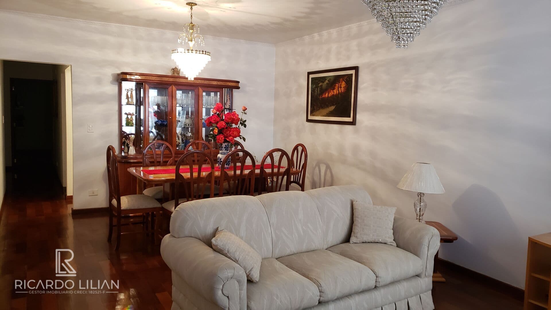 Maravilhosa casa assobradada com 3 suites e muito espaço para o conforto da sua familia