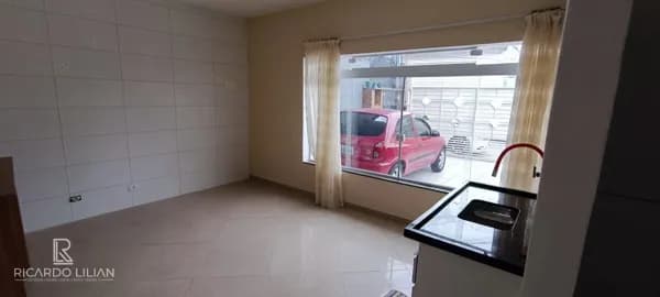 Sobrado com 5 kitnets independentes em localização estratégica para renda
