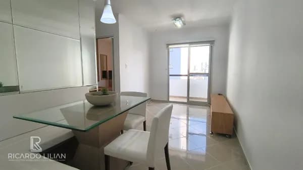 Lindo apartamento naVila Regente Feijó com 2 dormitorios sendo uma suite e sacada.