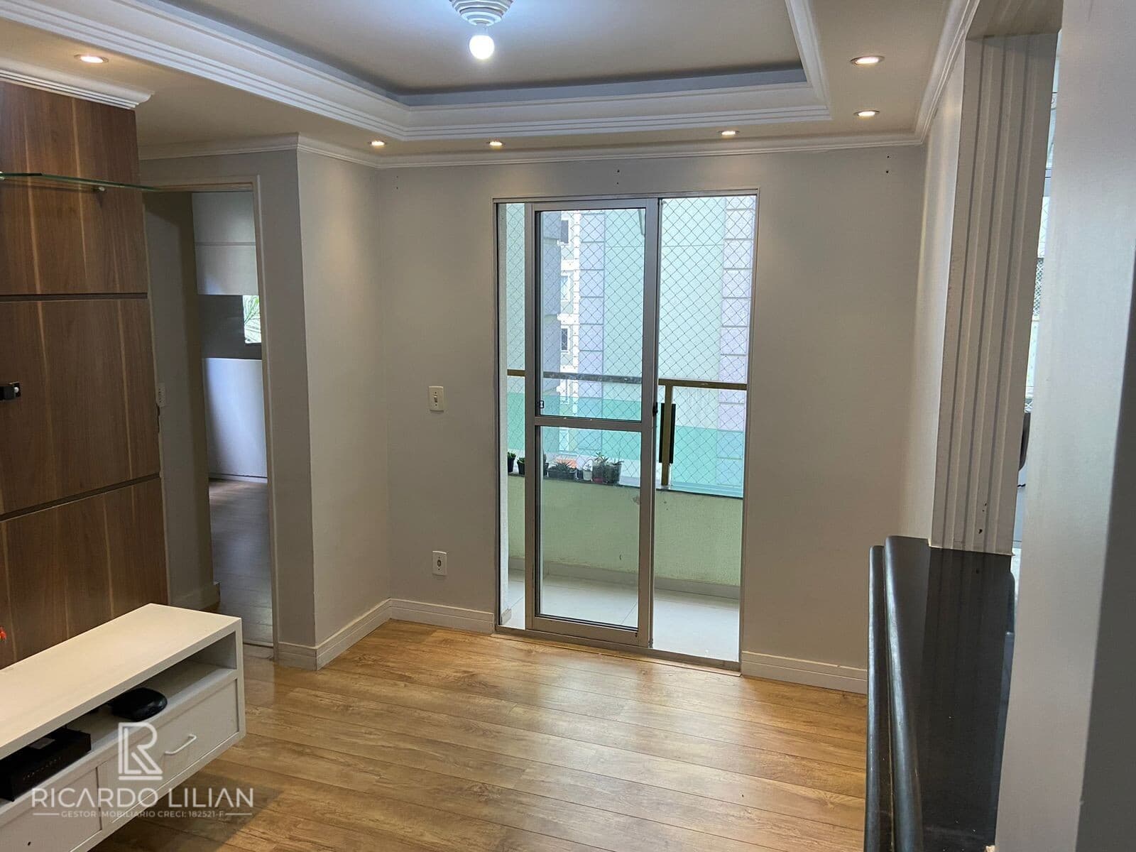 "Oportunidade Única de Investimento: Apartamento com 2 Dormitórios e sacada próximo do Shopping Aricanduva!"