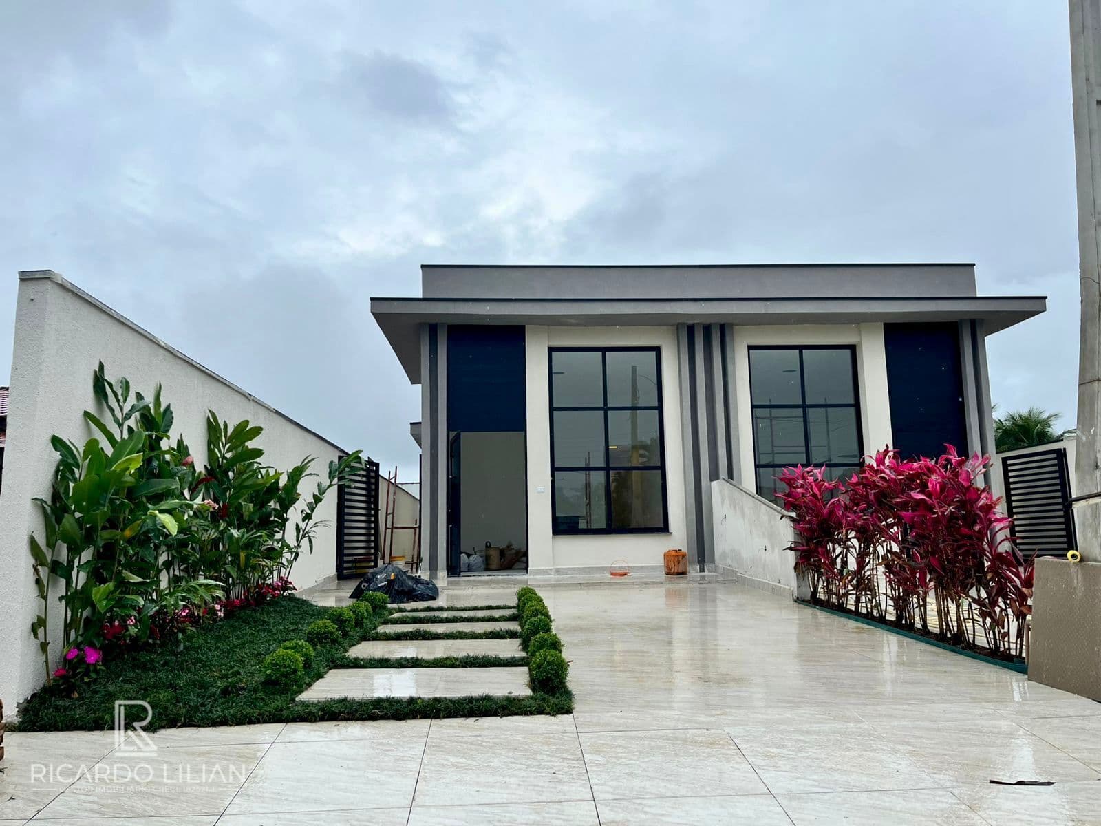 Casa nova com 3 Suítes, Pé Direito Alto, Cozinha Gourmet e Piscina Privativa no Condomínio Morada da Praia em Boraceia!