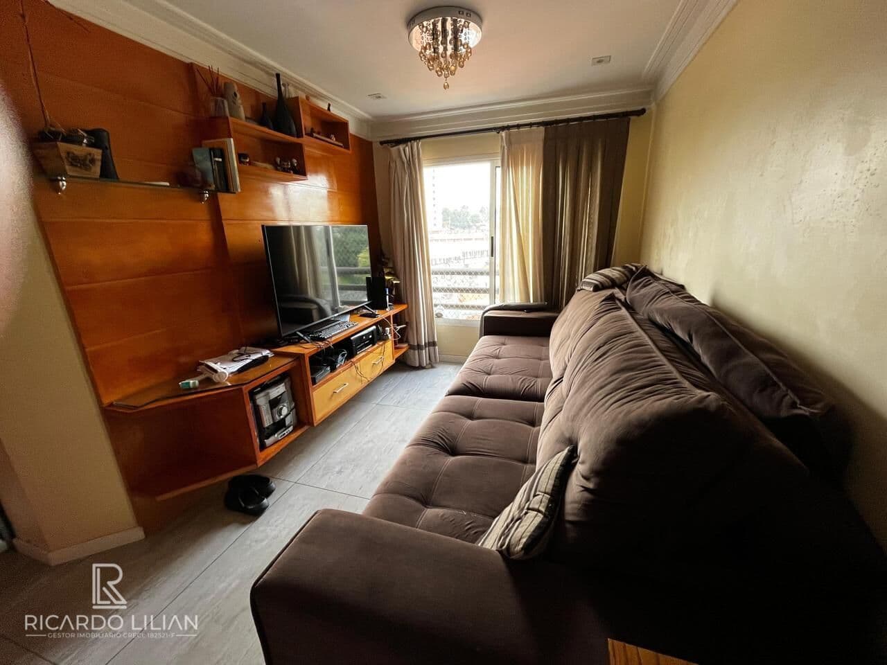 Apartamento com 2 dormitórios sendo uma suíte, 70m² de area util e uma vaga de garagem coberta.