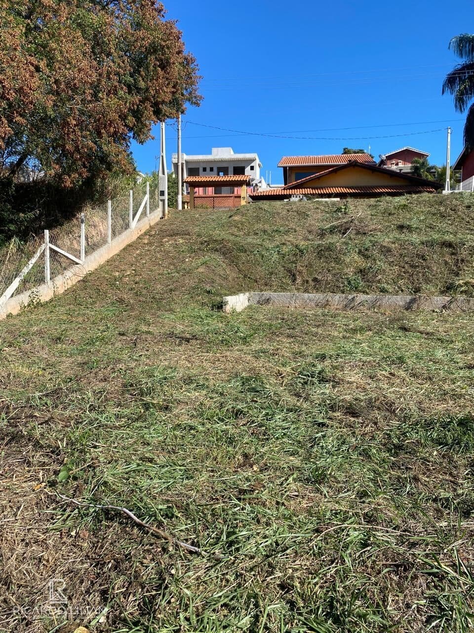 Terreno com 986m² excelente topografia em Condomínio fechado - Atibaia - A VENDA!!