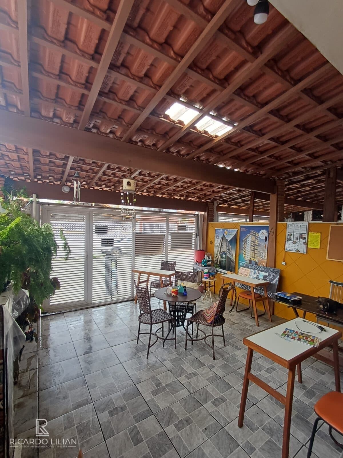 PRAIA GRANDE - OCIAN - Casa com 2 dormitórios sendo uma suite e duas vagas de garagem A VENDA!!
