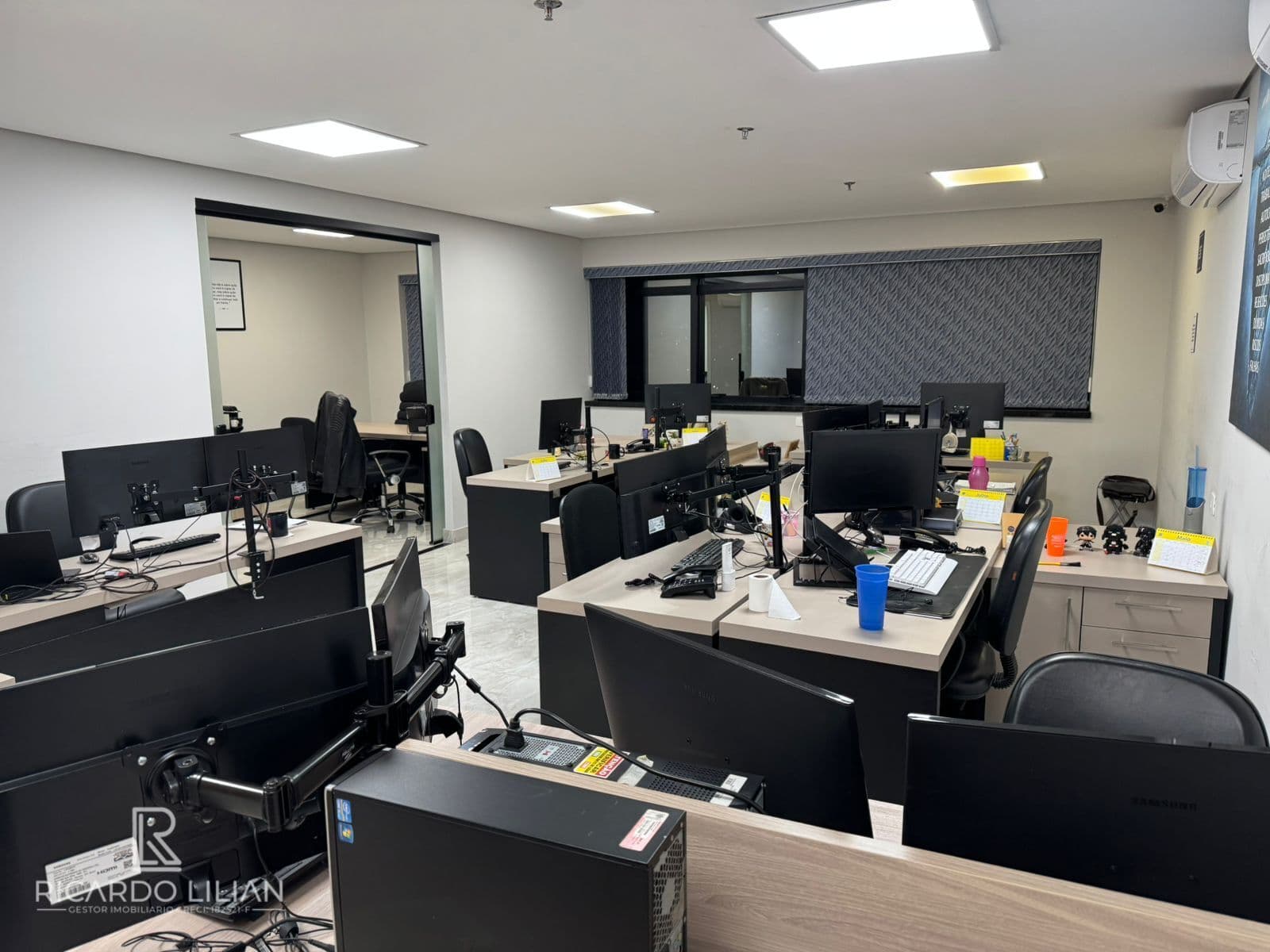 A VENDA!!! Sala Comercial com 77m@ e uma vaga no centro de Guarulhos