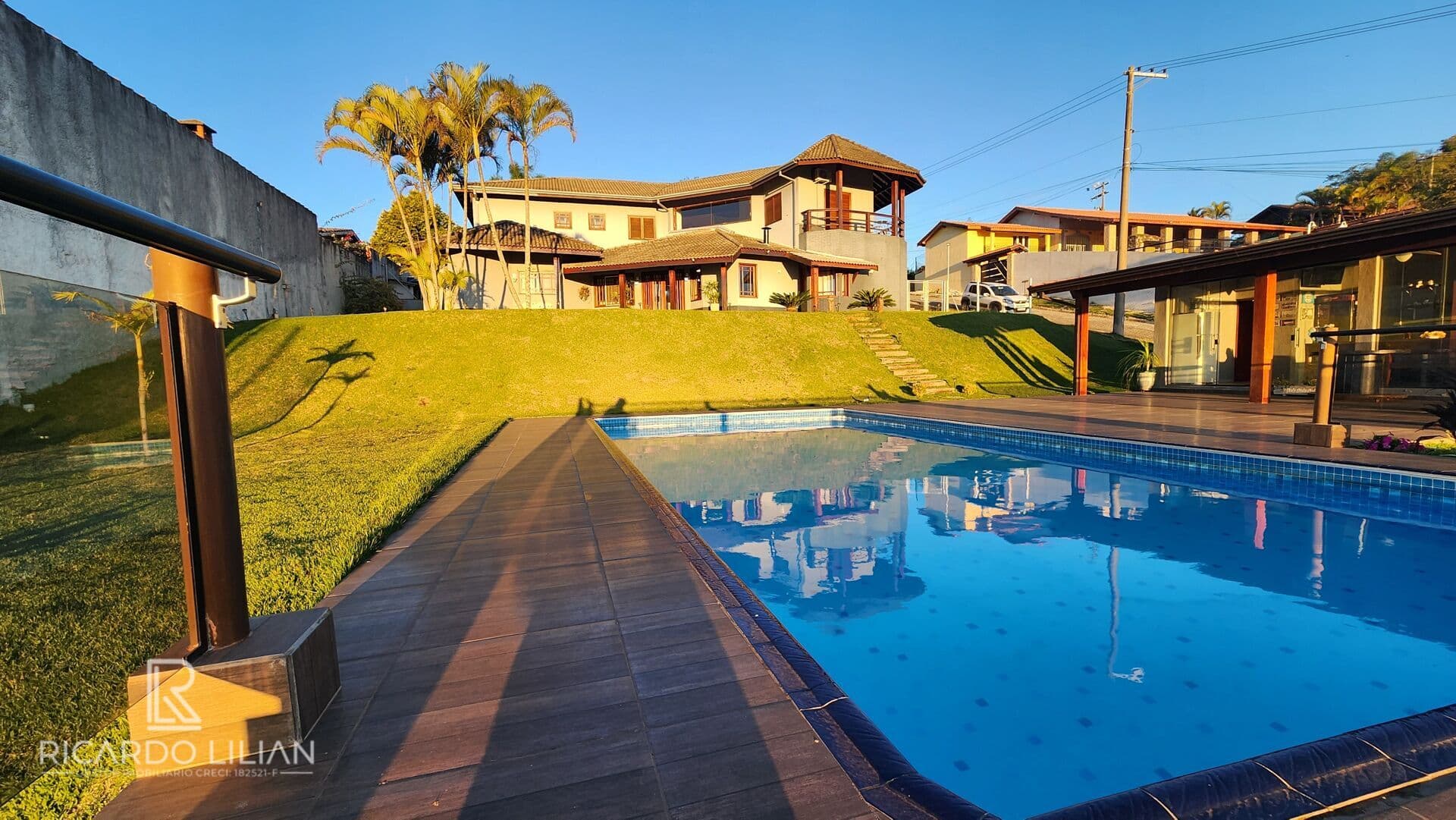 Atibaia - Chacara de condominio com 5 suites, piscina, area gourmet e terreno com 1741m²