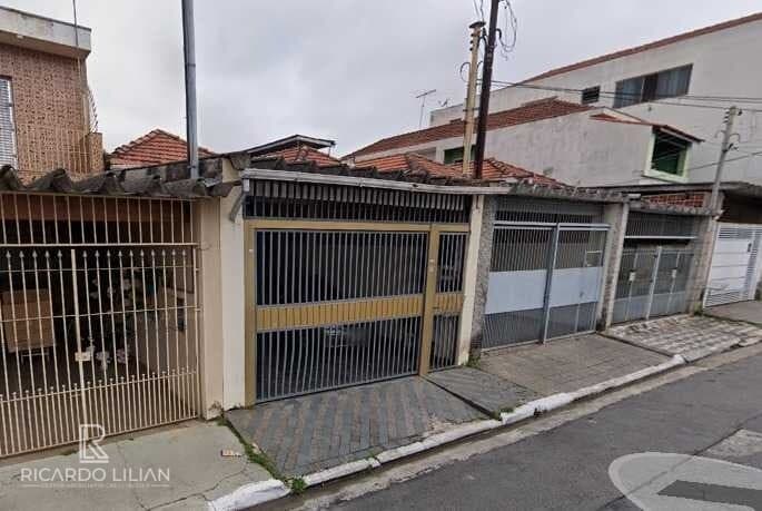 Oportunidade para familia ou construtor. Duas casas independentes totalizando 386m² de terreno
