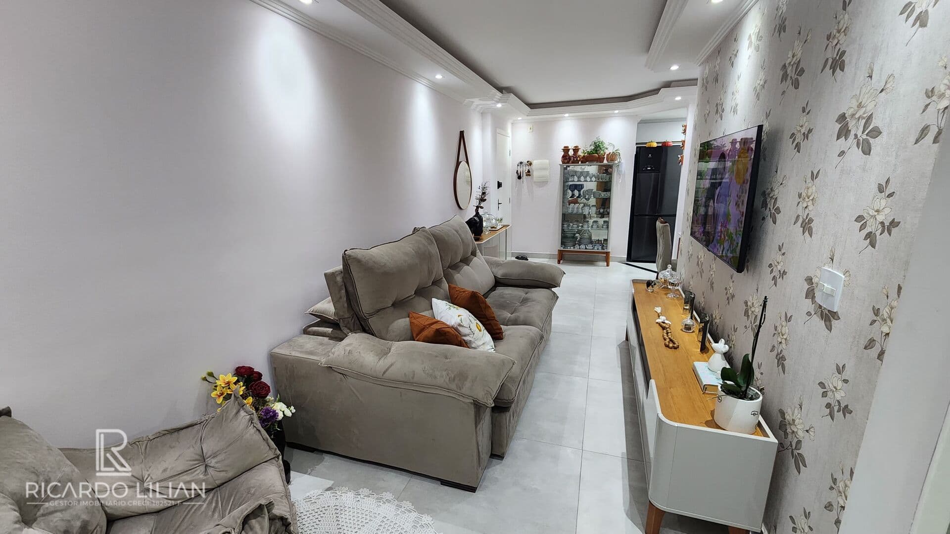 GUARULHOS - VILA GALVÃO - Apartamento com 2 dormitórios sendo uma suite, uma vaga e elevador - A VENDA!!!