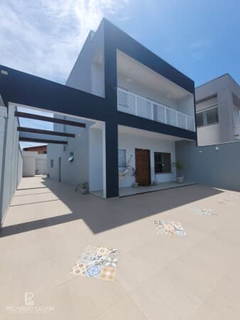 "Seu Refúgio à Beira-Mar: Sobrado de Luxo com Piscina, Automação e 5 Vagas no Cibratel 1, Itanhaém!"