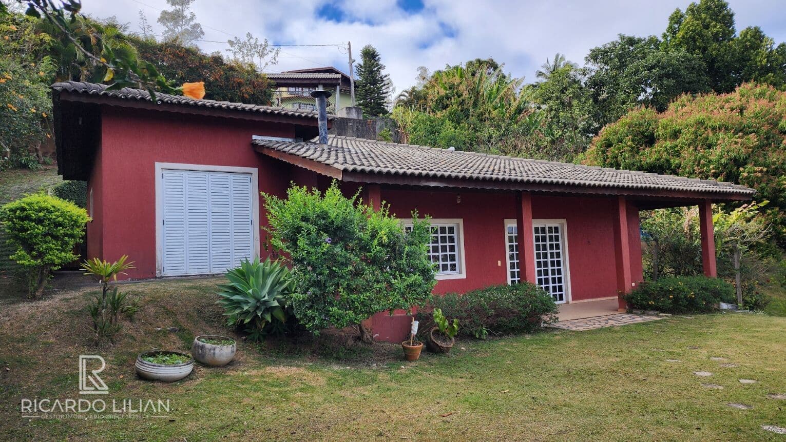 Chácara de Condominio eem Atibaia 2.000m² (Terreno com duas frentes)