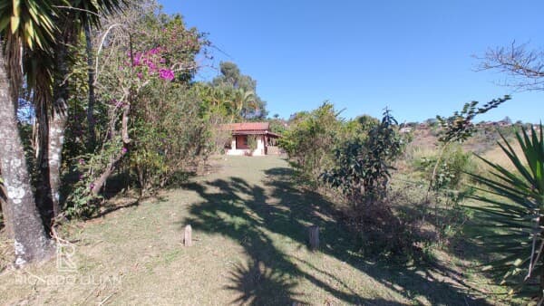Oásis de Encanto em Atibaia: Chácara com Casa Aconchegante e Potencial Incrível!