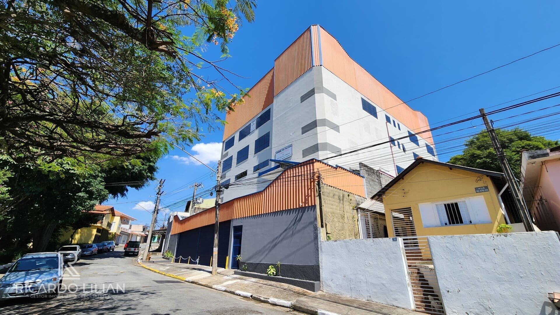 "Olha o Preço desse Imóvel!!!!! Prédio Comercial de 2558m² em Guarulhos: Ideal para Diversos Negócios!"