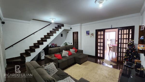 Sobrado Exclusivo no Paraventi: Conforto, Elegância e Localização Privilegiada!