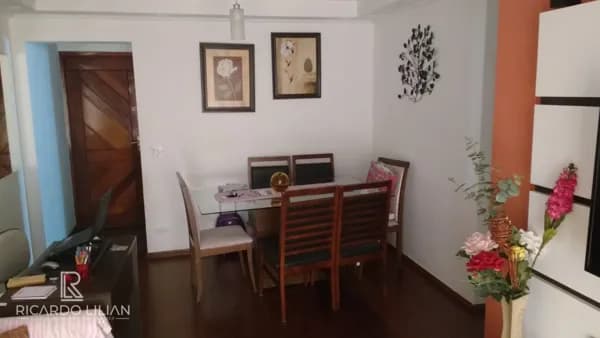 Apartamento com 3 dormitórios sendo uma suite, 80m² de area util e uma vaga de garagem