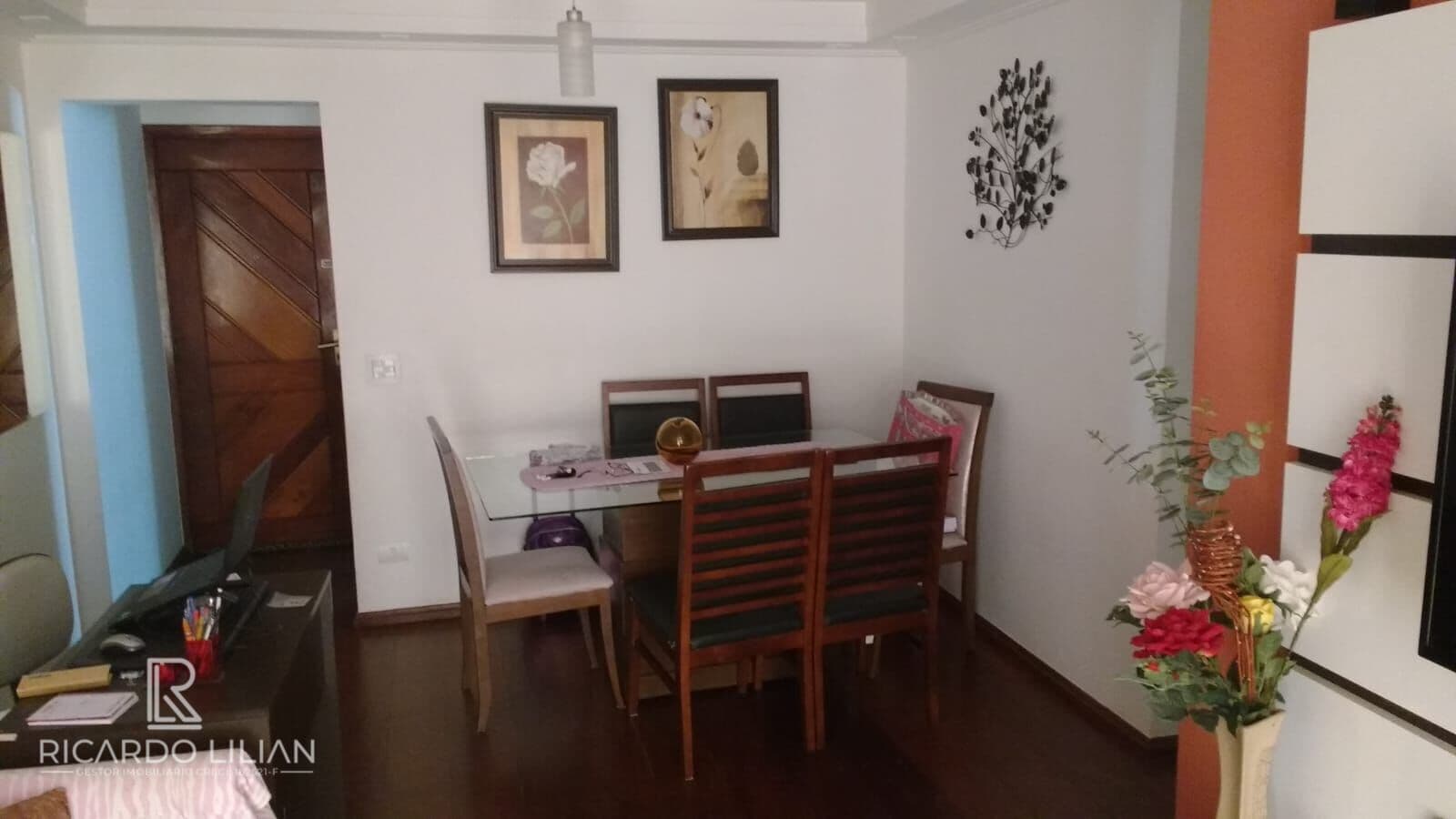 Apartamento com 3 dormitórios sendo uma suite, 80m² de area util e uma vaga de garagem