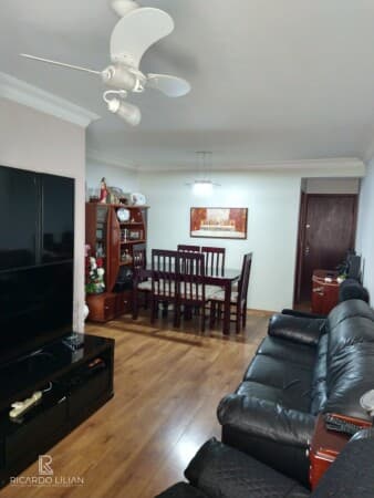 "Apartamento de 3 dormitórios com sacada, duas vagas de garagem e lazer em ótima localização"