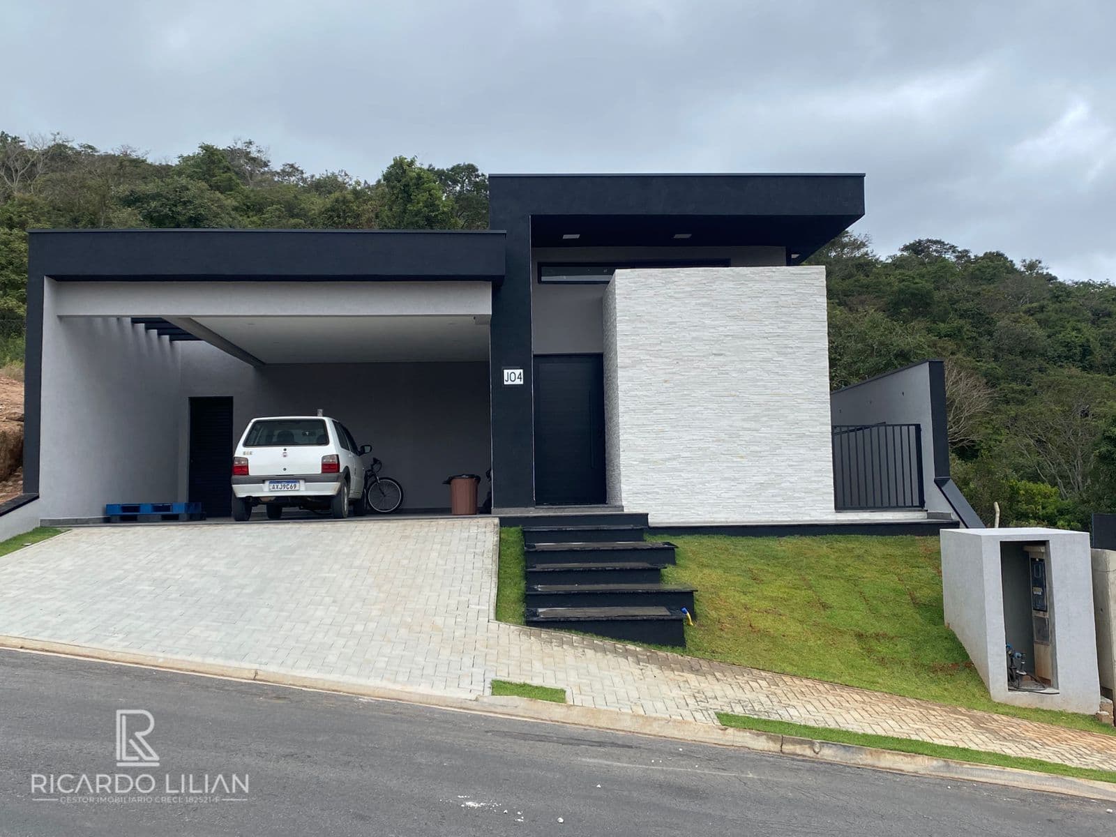 Casa térrea nova com 2 suites e piscina em condominio fechado na cidade de Atibaia