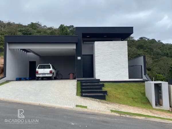 Casa térrea nova com 2 suites e piscina em condominio fechado na cidade de Atibaia