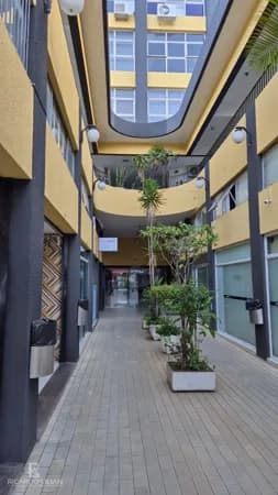 Sala comercial com 30 m² mobiliada e com uma vaga de garagem proximo ao metro Largo Treze