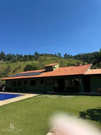 Maravilhosa chacara em Atibaia com 1100m² e 150m² de area construida - 3 Dormitorios sendo uma suite - A VENDA!!!