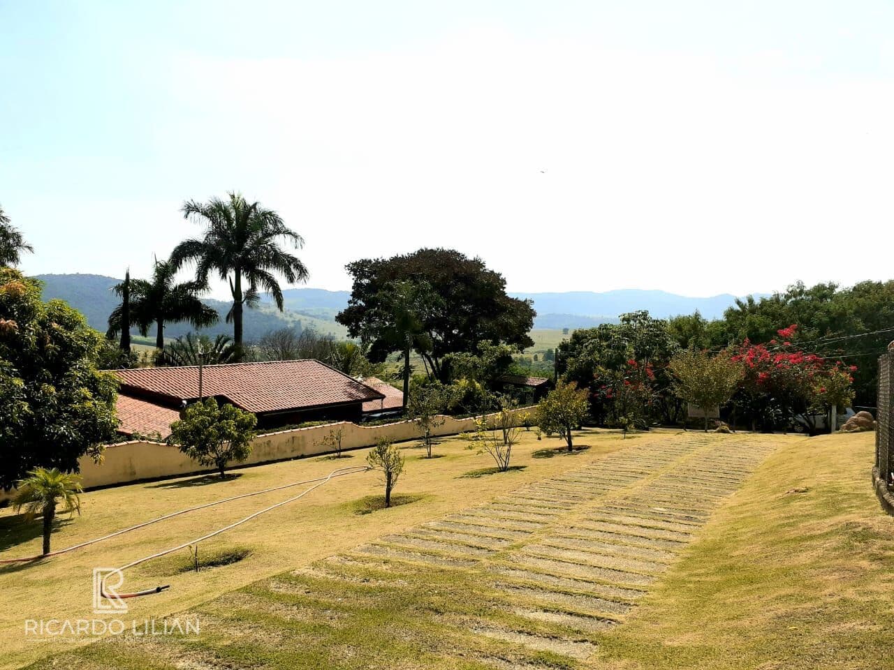 Terreno 100% plano com 2360m² dentro de condominio na cidade de Atibaia. A VENDA!!!