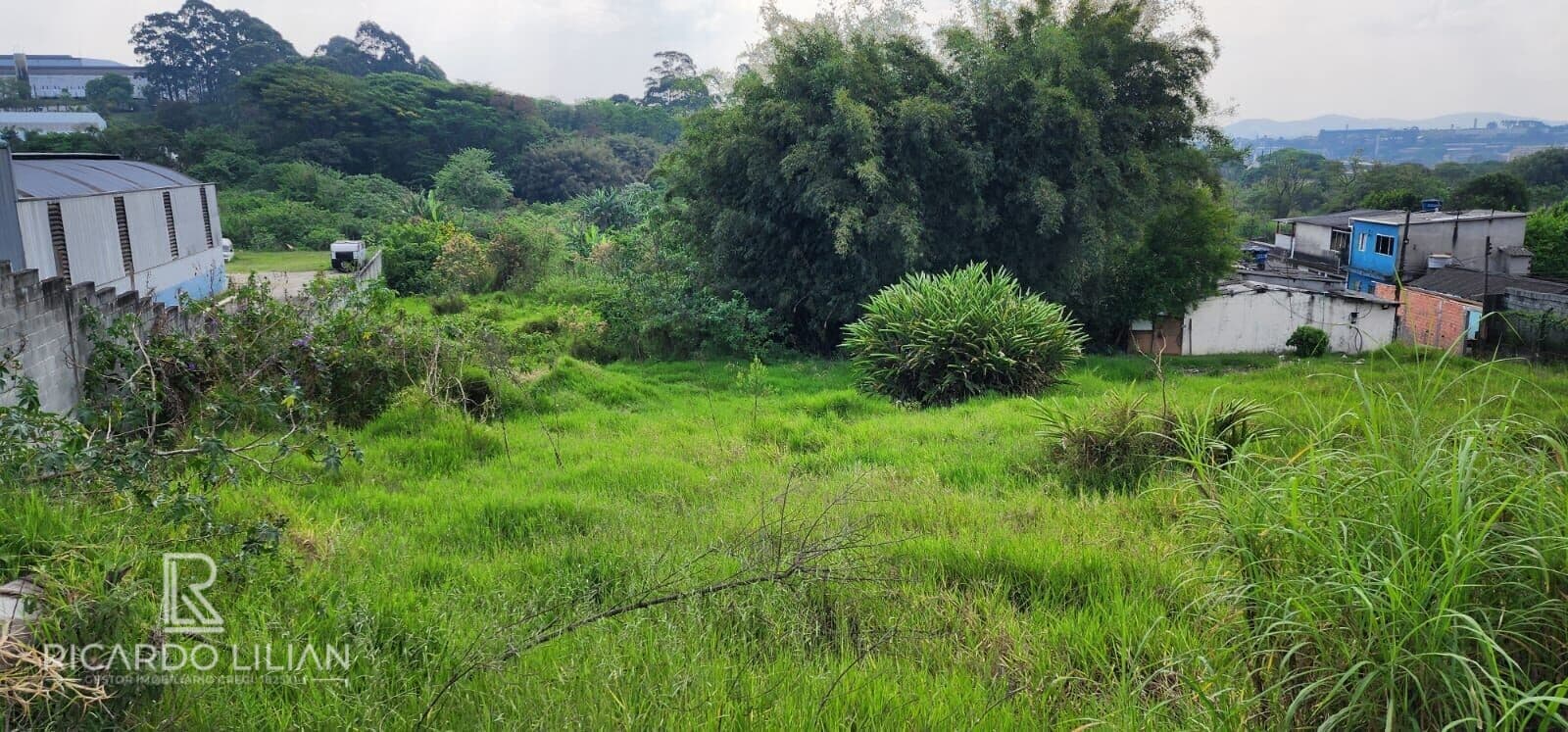 "Oportunidade Única: Terreno Industrial ZUP1 c/ 2470m² e Acesso Estratégico à Dutra!"