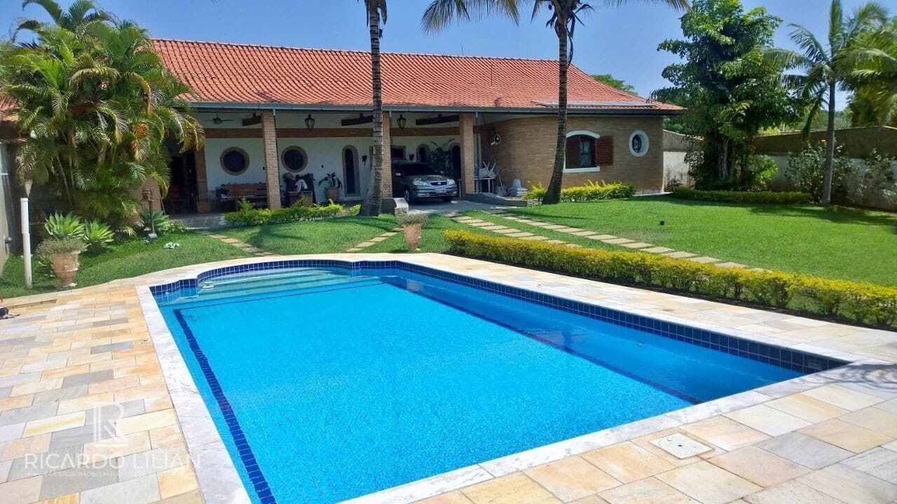 Linda casa de condomínio fechado de alto padrão em Itu